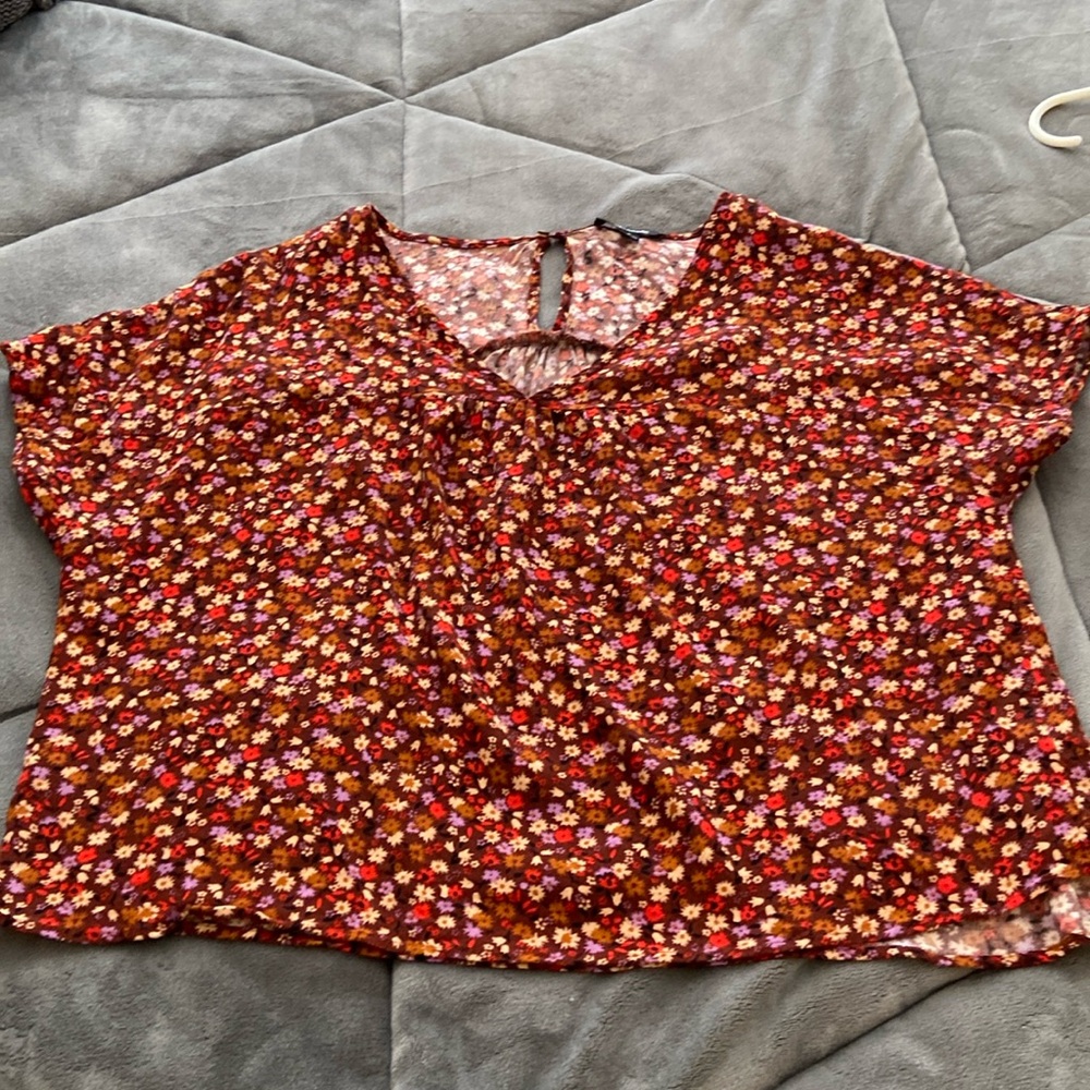 Madewell crop (hits at waist) top.
